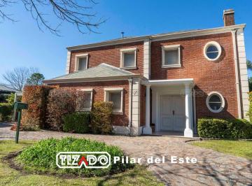 Casa · 172m² · 5 Ambientes · 2 Cocheras · Casa en Venta Los Jazmines Pilar del Este con Pileta Apto Crédito