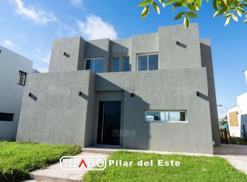Casa · 158m² · 4 Ambientes · 1 Cochera · Casa en Venta en Santa Lucia, Pilar del Este, Pilar