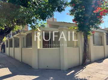 Casa · 116m² · 3 Ambientes · B° Artigas. Minuzzi N 200. 3 Dorm. Garage. Jardin con Asador. Luminoso