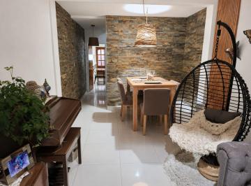 Casa · 100m² · 4 Ambientes · 1 Cochera · Venta Triplex 4 Amb Terraza y Patio Ramos Mejia