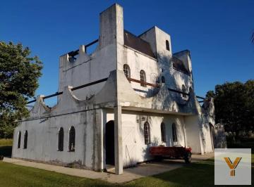 Campo · 52421m² · 5 Ambientes · 2 Cocheras · Campo en Venta - 4 Dorm. 3 Baños - Cochera - 52.421 m² - Mercedes