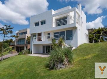 Casa · 288m² · 5 Ambientes · 2 Cocheras · Casa en Venta - 4 Dorm. 4 Baños - Cochera - 780 m² - Pinamar