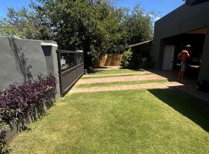 Casa · 300m² · 7 Ambientes · 2 Cocheras