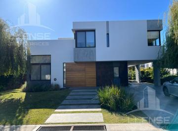 Casa · 300m² · 5 Ambientes · 2 Cocheras · Casa 5 Ambientes Minimalista Completamente Amoblada en Alquiler - Barrio Las Golondrinas