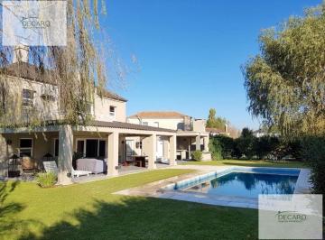 Casa · 289m² · 5 Ambientes · 2 Cocheras · Casa - Los Jazmines