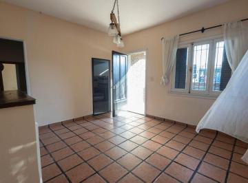 Casa · 104m² · 4 Ambientes · 1 Cochera · Casa 4 Amb Venta Jardín y Parrilla