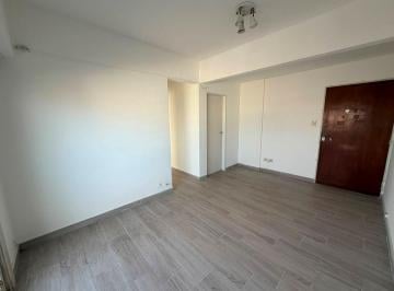 Departamento · 38m² · 2 Ambientes · Alquiler - Dos Ambientes con Balcon - La Boca