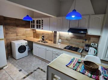 Casa · 170m² · 5 Ambientes · Casa en Coghlan