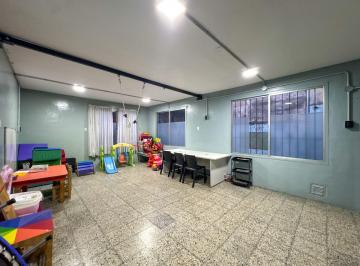 Casa · 170m² · 4 Ambientes · 1 Cochera · Venta Propiedad 4 Ambientes C/patio en Solano