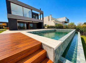 Casa · 261m² · 6 Ambientes · 6 Cocheras · Casa en Venta Barrio Náutico El Canal