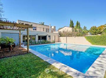 Casa · 414m² · 8 Ambientes · 2 Cocheras · Venta | Permuta - Casa de 3 Dorm., Jardín, Quincho y Piscina - Funes, Santa Fe.