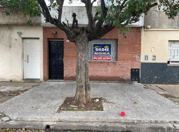 Casa · 80m² · 3 Ambientes · Alquiler Casa de 3 Amb con Fondo en Caseros