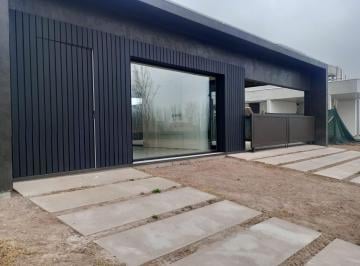 Casa · 181m² · 4 Ambientes · 2 Cocheras · Barrio Privado La Toscana