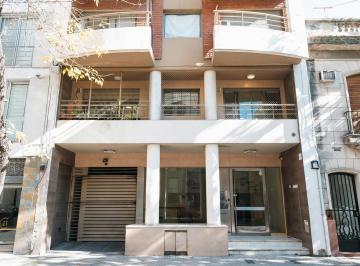 Departamento · 60m² · 2 Ambientes · Alquiler Departamento Barrio Martin 1 Dorm con Balcon Primero de Mayo 1280