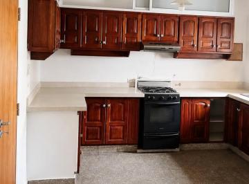 Casa · 210m² · 4 Ambientes · 3 Cocheras · Casa en Venta Santa Isabel, Una Planta Apta Hipotecario
