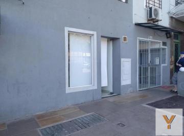 Local comercial · 22m² · 1 Ambiente · Local en Alquiler - Monoambiente 1 Baño - 22 m - Parque Patricios
