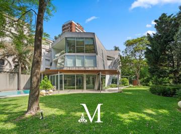 Casa · 2150m² · 8 Ambientes · 5 Cocheras · Increible Casa con Amenities - Terreno 2150 m² - Zona Embajadas - Belgrano R