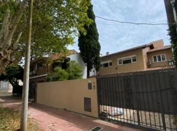 Casa · 200m² · 5 Ambientes · 3 Cocheras · Alquiler Anual (Casa con Excelente Ubicacion en Acassuso)