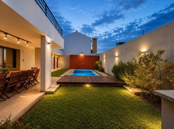 Casa de 7 ambientes, Córdoba · Venta. Tejas del Sur. Casa Única! con Una Suite en Pb