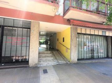 Departamento de 3 ambientes, Monte Castro · 3 Amb, 50 m² con Espacio Guardac, Al Frente, con Cocina, Living, Baño, Dorm. y Balcón Corrido.