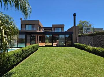 Casa · 380m² · 5 Ambientes · Casa en Venta en El Barrio San Isidro Labrador | Villa Nueva | Tigre