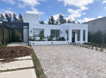 Casa · 154m² · 5 Ambientes · Casa a Estrenar Desarrollada en Una Planta en Barrio Altamira Zona Nordelta