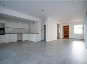 Casa · 235m² · 4 Ambientes · 2 Cocheras · Casa en Venta 3 Dorm. Housing Barrio Villa Belgrano