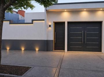 Casa · 117m² · 3 Ambientes · 1 Cochera · Venta Casa de 3 Ambientes Liniers
