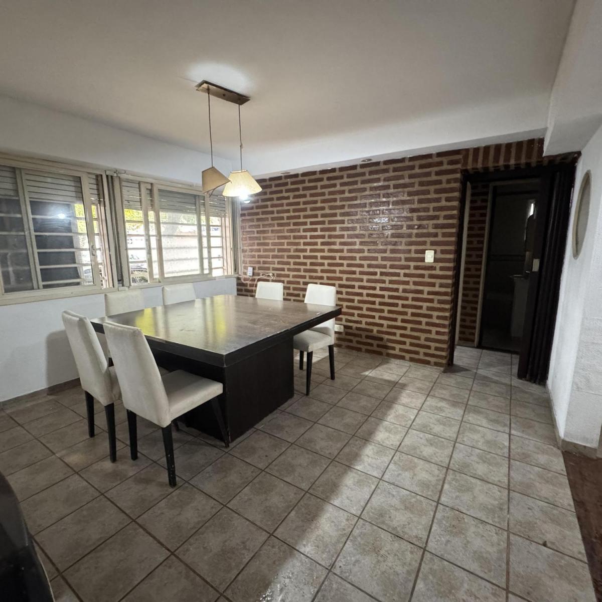 PH al frente en venta 1 dormitorio + Escritorio, patio. Apto banco.