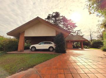 Casa · 276m² · 5 Ambientes · 5 Cocheras · Casa en Venta 5 Ambientes en Bella Vista Sobre Lote de 1495 m en Una Sola Planta - Apto Credito