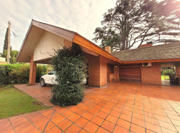 Casa · 276m² · 5 Ambientes · 5 Cocheras · Casa en Venta 5 Ambientes en Bella Vista Sobre Lote de 1495 m en Una Sola Planta - Apto Credito