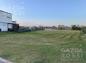 Terreno · 740m² · Espectacular Lote Al Agua con Excelente Orientacion en Santa Clara Al Sur