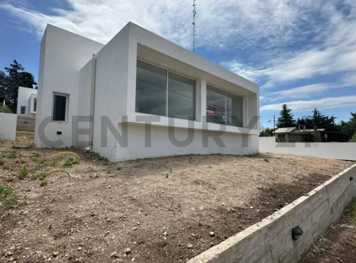 Casa · 82m² · 3 Ambientes · 1 Cochera