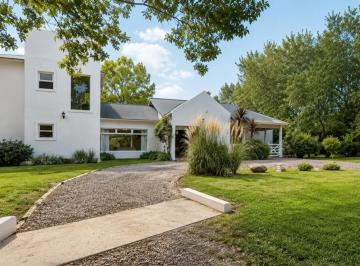 Casa · 250m² · 5 Ambientes · 2 Cocheras · Casa en Venta en Altos de Manzanares