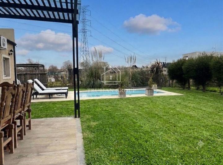 Casa · 140m² · 5 Ambientes · 3 Cocheras