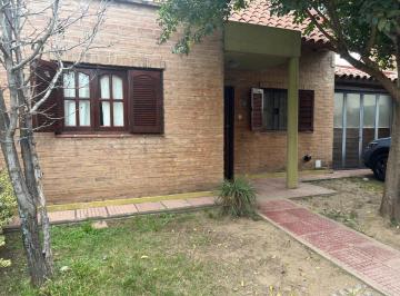 Casa · 150m² · 4 Ambientes · 1 Cochera · Casa de 2 Dorm. en Barrio Cerrado Palmas de Claret
