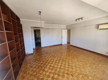 Departamento de 3 ambientes, Balvanera · Hermoso Depto. de 3 Ambientes con Dependencia y Cochera Cubierta!