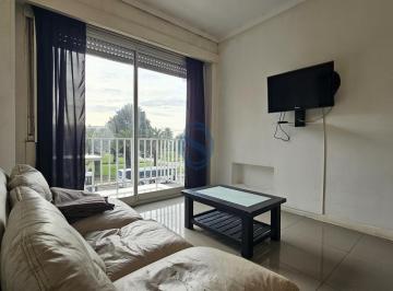 Departamento · 55m² · 2 Ambientes · Alquiler 24 Meses - Departamento Dos Ambientes C/dep Frente a Plaza Colon - Av Colon 2038