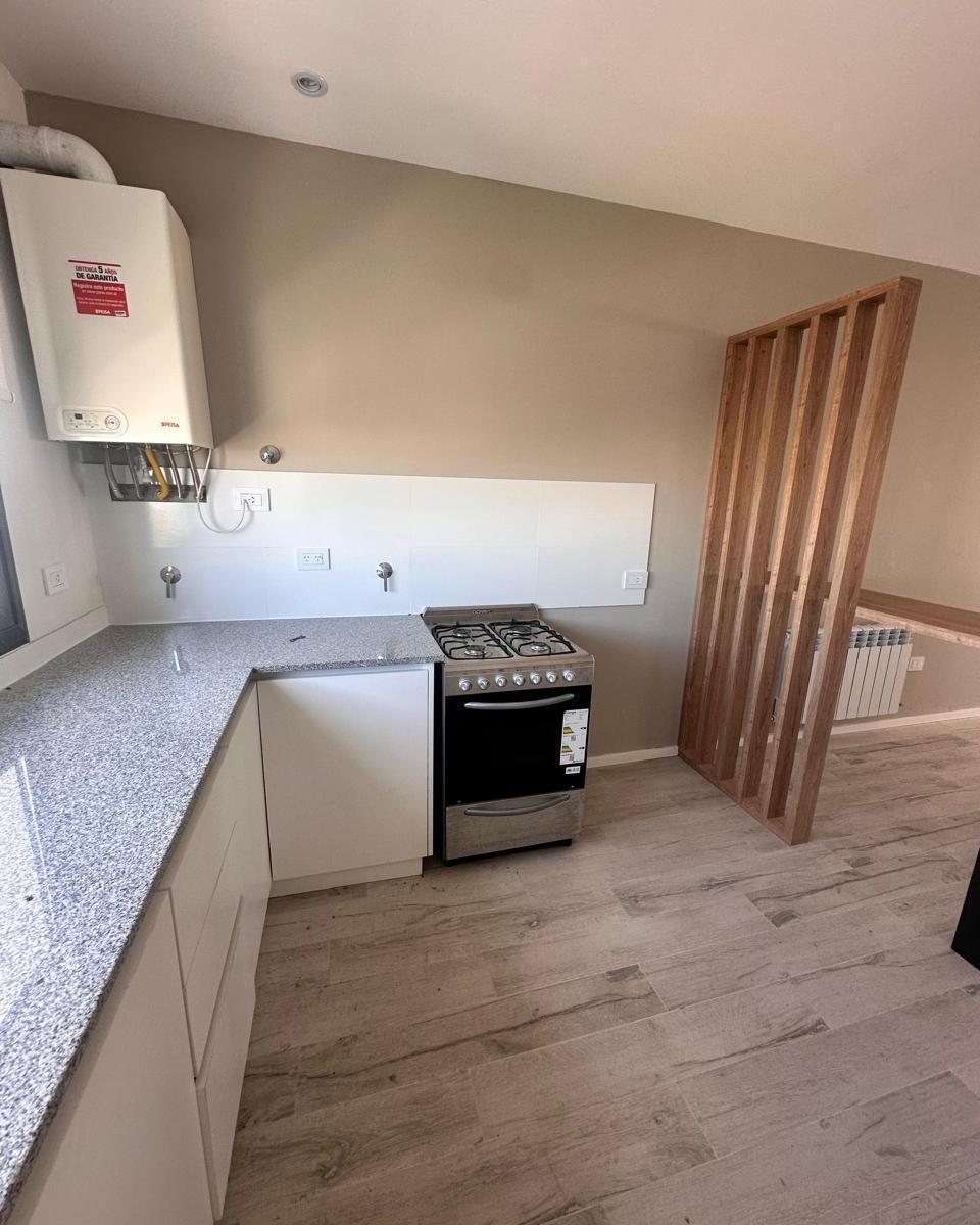Departamento 2 dormitorios con terraza y parrilla! Moderno y funcional, esta unidad cuenta con terraza privada con parrilla, ideal para disfrutar al aire libre.