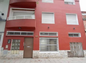Departamento · 90m² · 4 Ambientes · Departamento 4 Ambientes con Balcón!