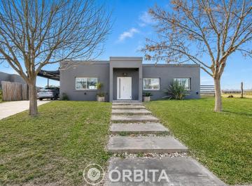 Casa · 132m² · 4 Ambientes · 1 Cochera · Casa en Venta en San Sebastian, Area 12, con Vista Al Hipico