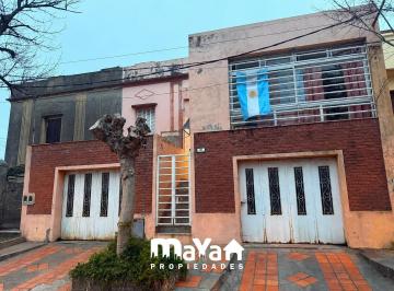 Casa · 184m² · 4 Ambientes · 2 Cocheras · Casa en Venta - Campana