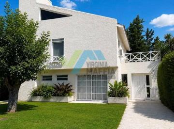 Casa · 180m² · 5 Ambientes · 1 Cochera · Casa con Pileta en Campo Chico Country Club
