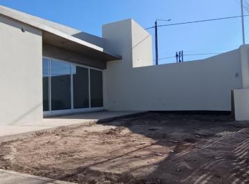 Casa · 79m² · 3 Ambientes · 1 Cochera · Venta Casa 2 Dorm. B°venezia, Plottier