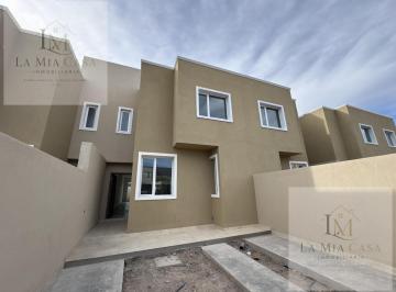 Casa · 132m² · 4 Ambientes · 1 Cochera · Venta Casa 3 Dorm. Confluencia, Neuquen