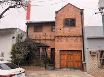 Oficina comercial · 329m² · 6 Ambientes · Venta | Casa en 2 Plantas con Garage Para 2 Autos, Fondo Parquizado– Villa Luro