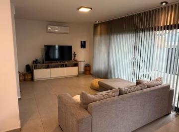 Casa · 180m² · 4 Ambientes · 2 Cocheras · Alquiler Amoblado, Duplex 3 Dorm, Lomas de Manantiales