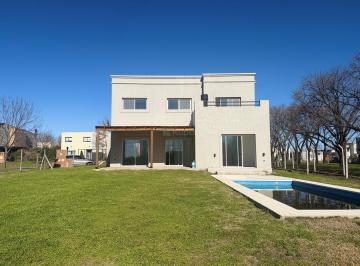 Casa · 164m² · 4 Ambientes · 1 Cochera · Barrio Santa Guadalupe, Venta Casa 3 Dorm. con Pileta, Pilar del Este, Pilar