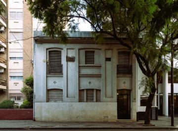 Casa · 400m² · 6 Ambientes · Urquiza E/ Corrientes y Paraguay