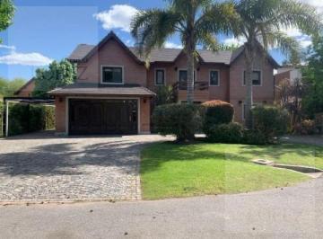 Casa · 265m² · 5 Ambientes · 1 Cochera · Casa Amoblada en Alquiler en La Deseada – Ezeiza | 5 Amb. | Pileta y Quincho